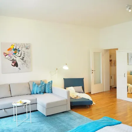 Apstay ǀ Parking Option & Self Check-in *