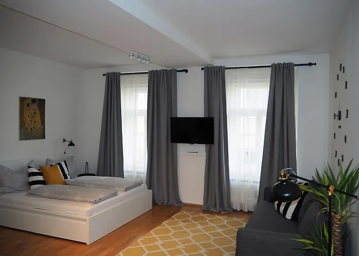 Apstay ǀ Parking Option & Self Check-in