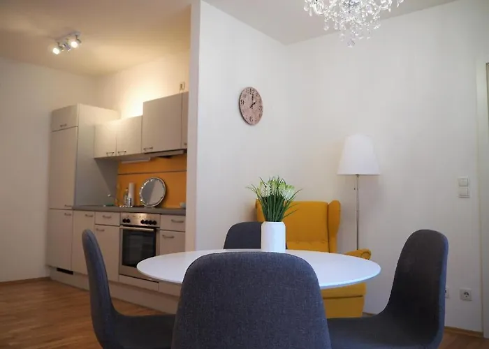 Apstay ǀ Parking Option & Self Check-in Apartment