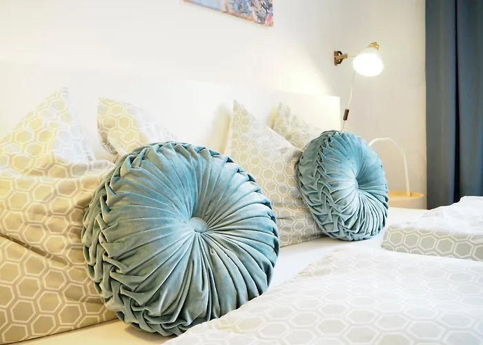 Apstay ǀ Parking Option & Self Check-in *